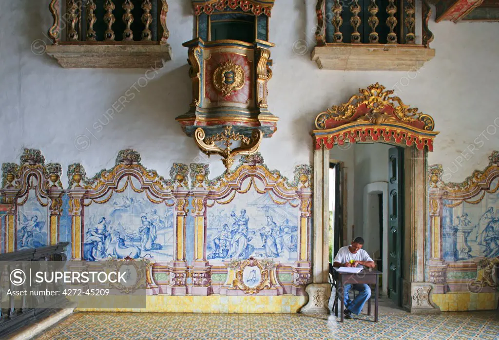 South America, Brazil, Alagoas, Rio Sao Francisco, Penedo, azulejos and rich carvings in the nave of  of the Portuguese baroque Church of Our Lady of the Current, produced by the Afro Brazilian painter and sculptor Liborio Lazaro Leal in 1784