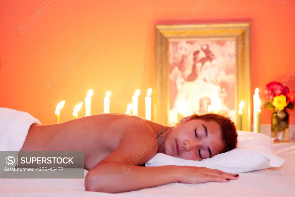 South America, Brazil, Goias, Chapada dos Veadeiros, Alta Paraiso de Goias, a woman relaxing before a massage MR
