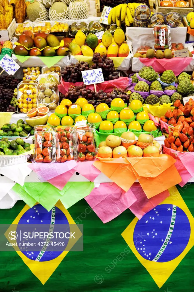 South America, Brazil, Sao Paulo, tropical fruit for sale in the Sao Paulo Municipal Market in the city centre
