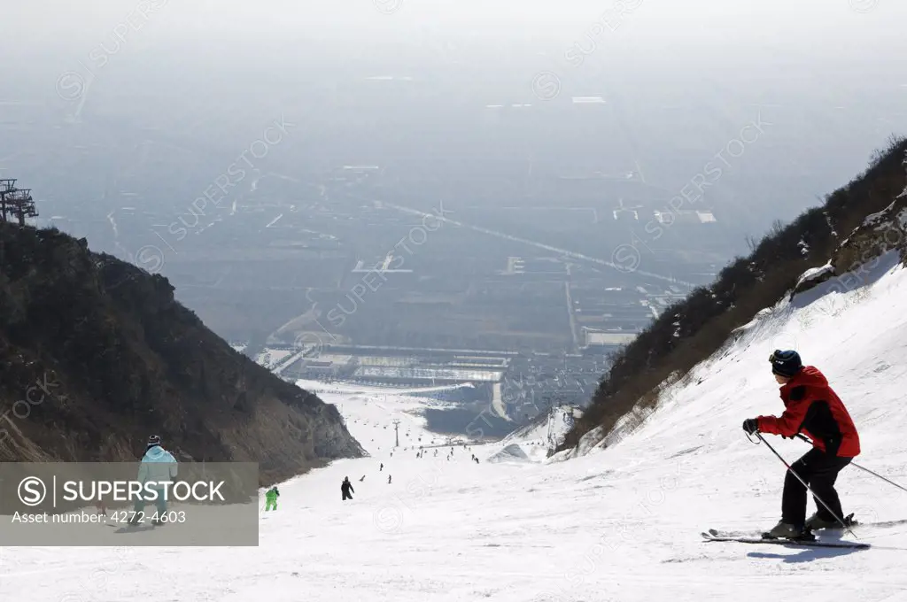 China, Beijing, Shijinglong ski resort. Skiers on the mountain.