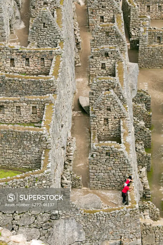 South America, Peru, Cusco, Machu Picchu. A general view of wasi houses at the World Heritage listed Inka Historic Sanctuary of Machu Picchu, situated in the Andes above the Urubamba valley