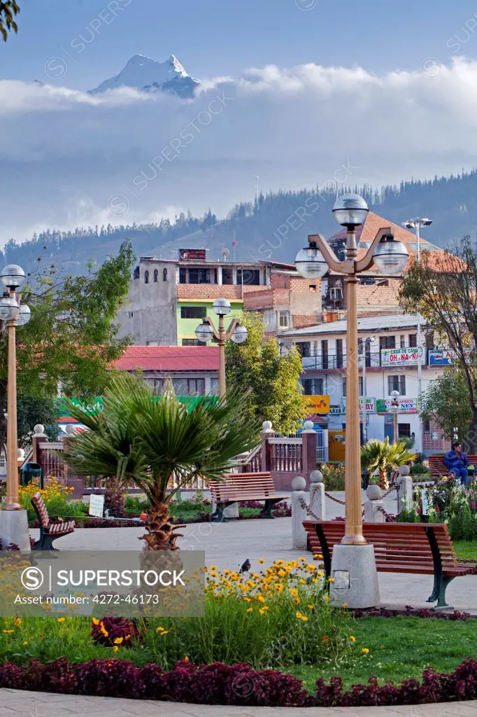 South America, Peru, Ancash, Carhuaz. View of the main square with 6126 metre high Hualcan mountain behind