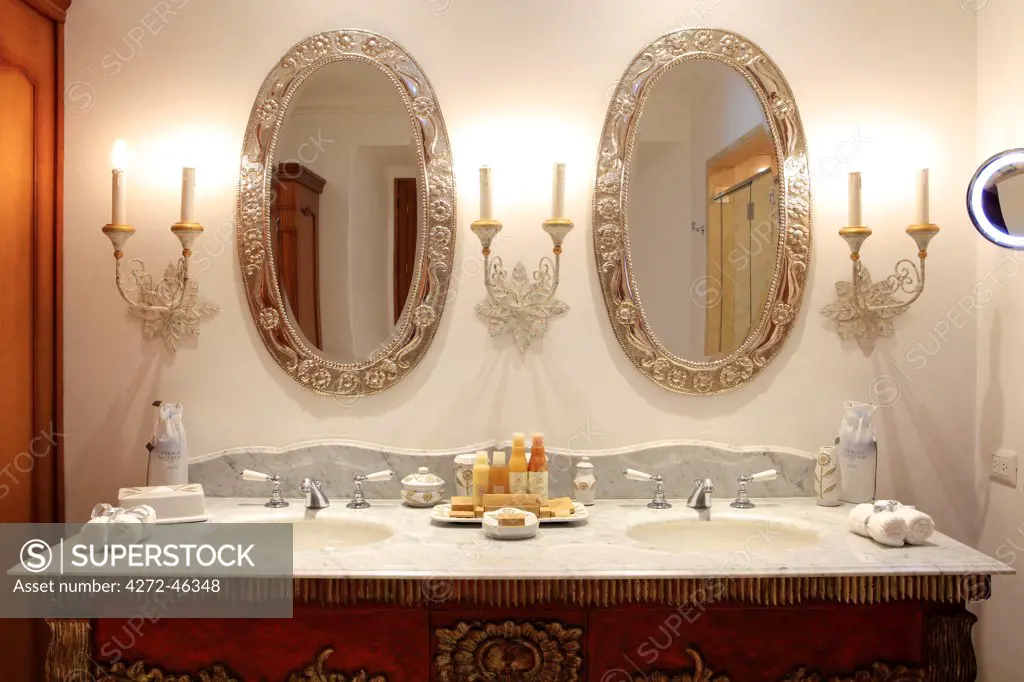 South America, Peru, Cusco, the bathroom of the palacio suite in the Orient Express Palacio Nazarenas hotel, housed in a former Spanish convent, with interior decoration by Janna Rapaport , PR,
