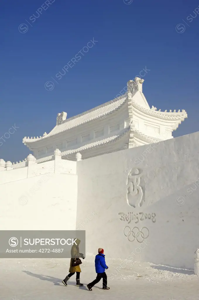 China, Northeast China, Heilongjiang Province, Harbin City. Snow and Ice Sculpture Festival at Sun Island Park. Tourists visiting a replica of the Forbidden City in Beijing.
