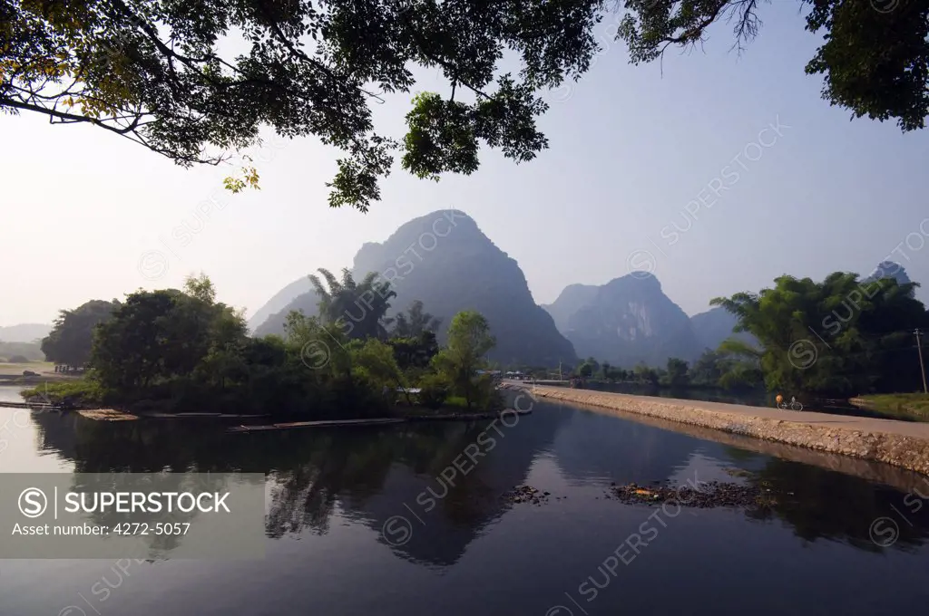 China, Guangxi Province, Yangshuo near Guilin. Karst limestone mountain scenery on the Li River