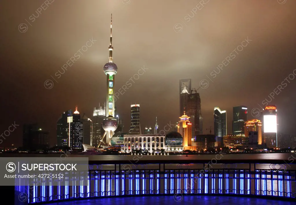 China, Shanghai. Pudong seen from the Bund.