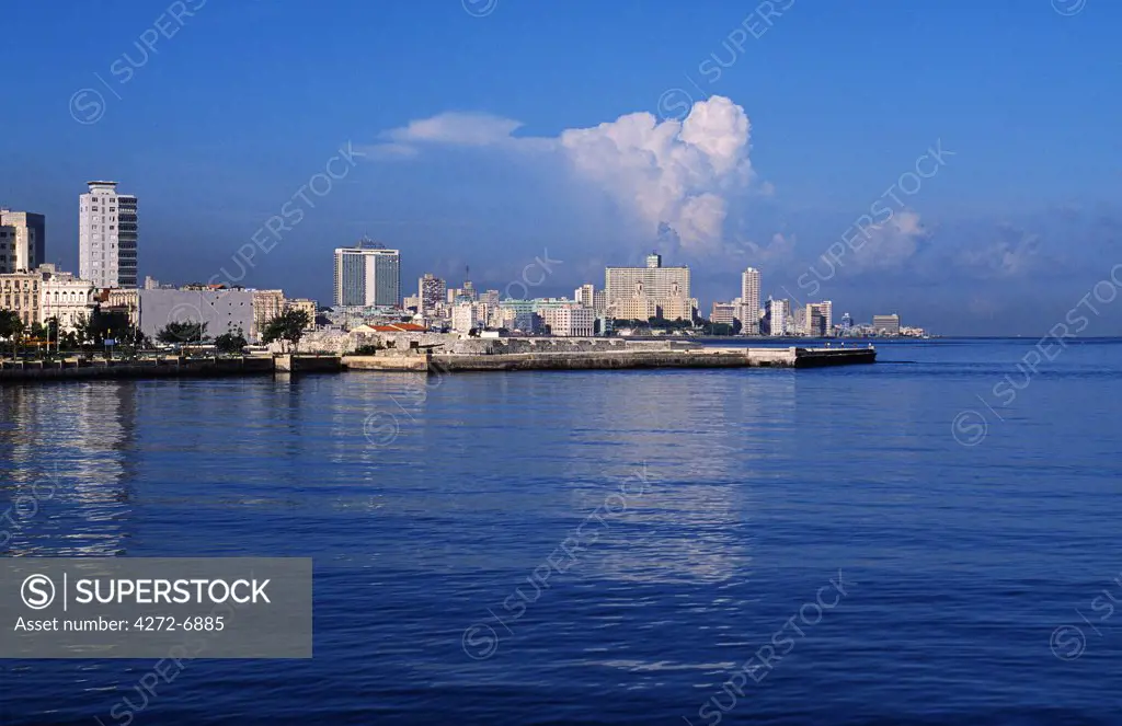 Havana Harbour and Havana Viejo sea front, Old Havana World Heritage Area, Cuba