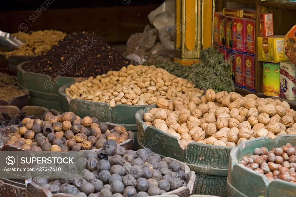 Spices for sale in the Souq-al-Atterine near Khan el-Khalili, Cairo, Egypt.