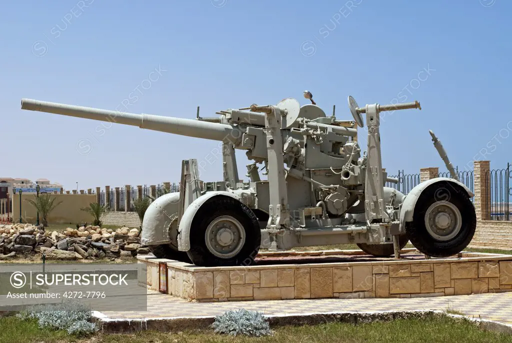 Egypt, El Alamein. A German 88 anti aircraft gun displayed outside the museum.