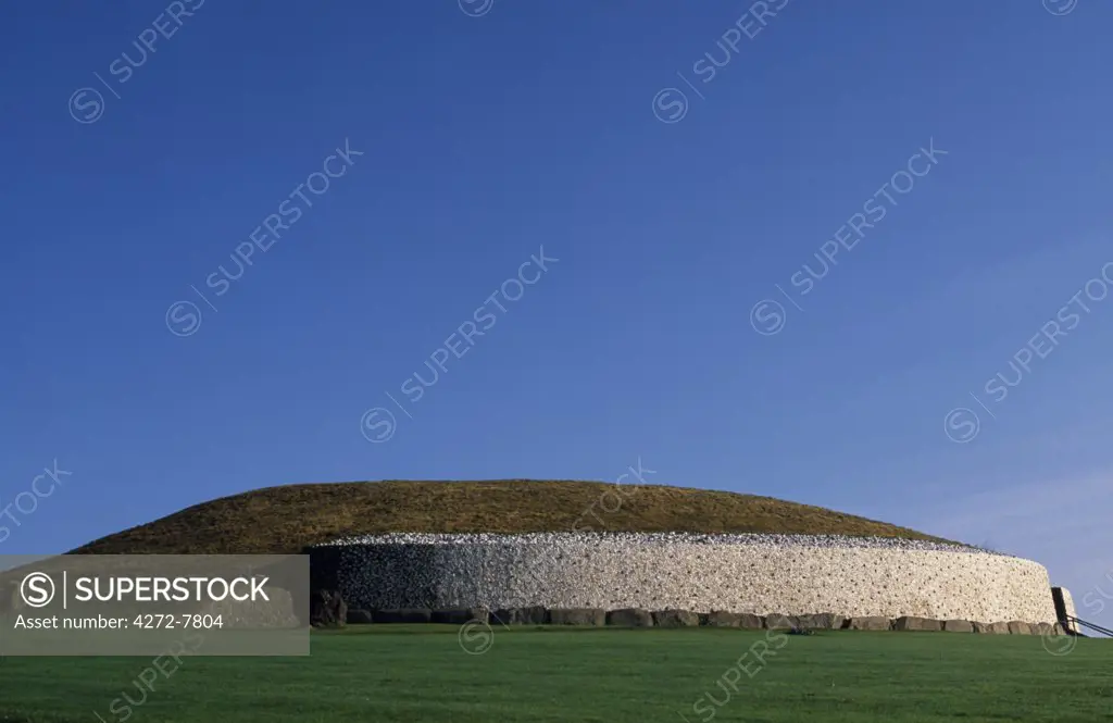 Megalithic Passage Tomb at Newgrange c.3200BC side view