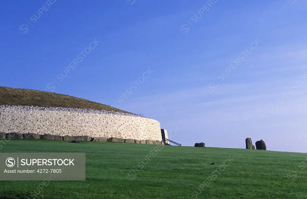Megalithic Passage Tomb at Newgrange c.3200BC side view