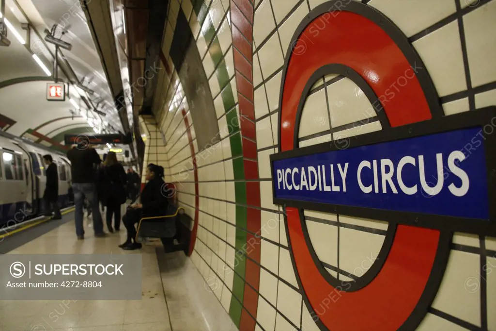 England, London, Piccadilly. Piccadilly Circus tube station