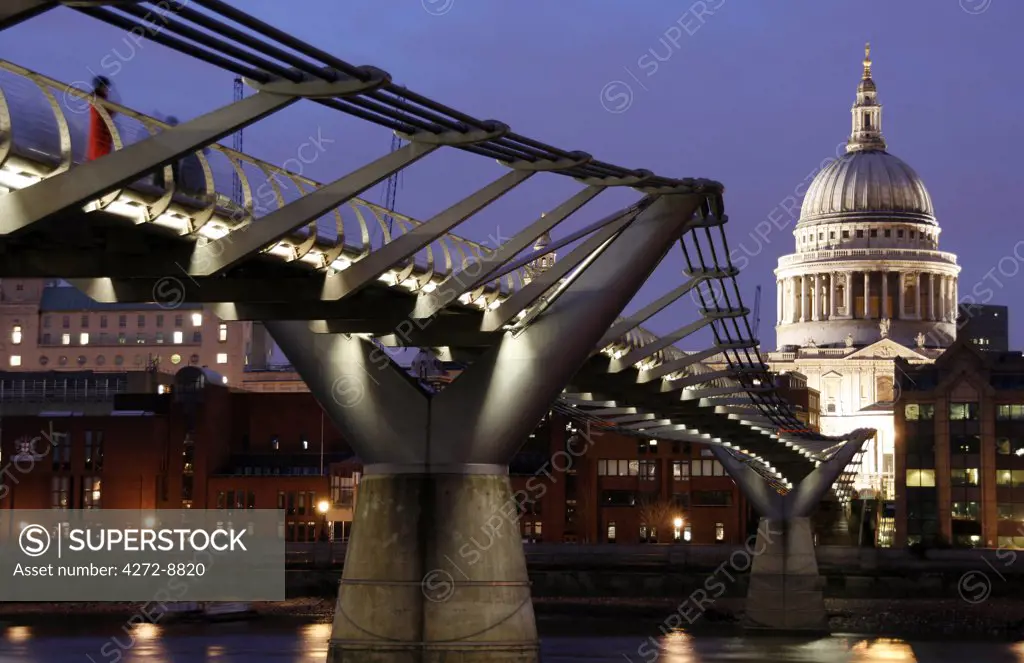 England, London, City of London. View from the Tate Modern over St. Paul's Cathedral with the Millennium Bridge in the foreground.