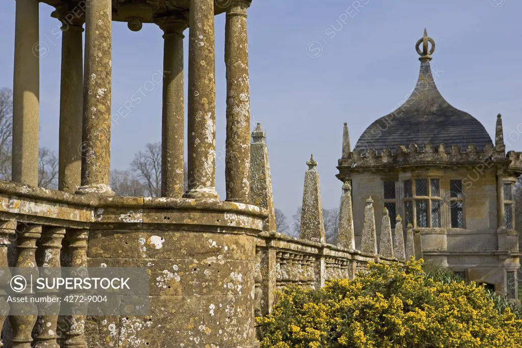 England, Somerset, Montacute. Montacute House - a magnificent Elizabethan renaissance Ham Hill stone manor house. It was the location for the 1995 'Sense and Sensibility' film and was described as as one of the glories of late Elizabethan architecture.