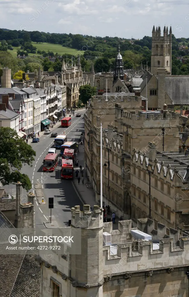 UK; England; Oxford. The High Street in Oxford with the Magdalen College in the background. Seen from the tower of St. Mary the Virgin.