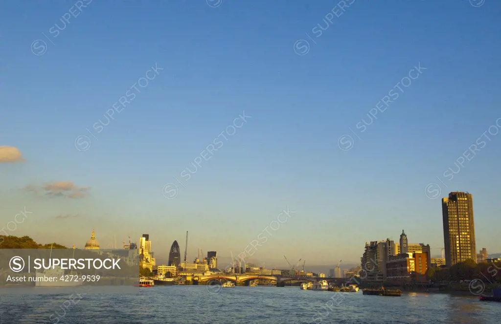 England, London, View of River Thames from Lambeth Bridge.