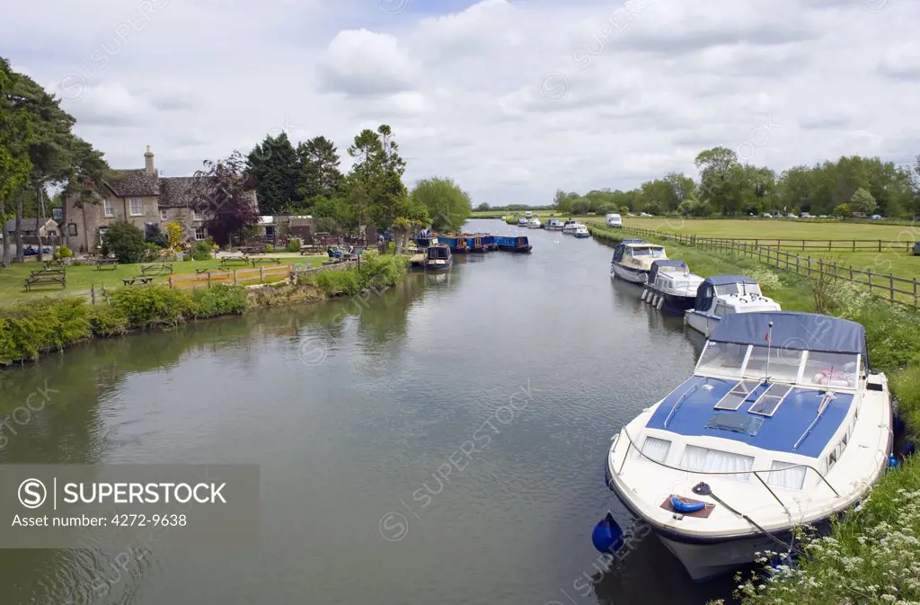 UK, United Kingdom, England, canal boats near a Thames Path walkway