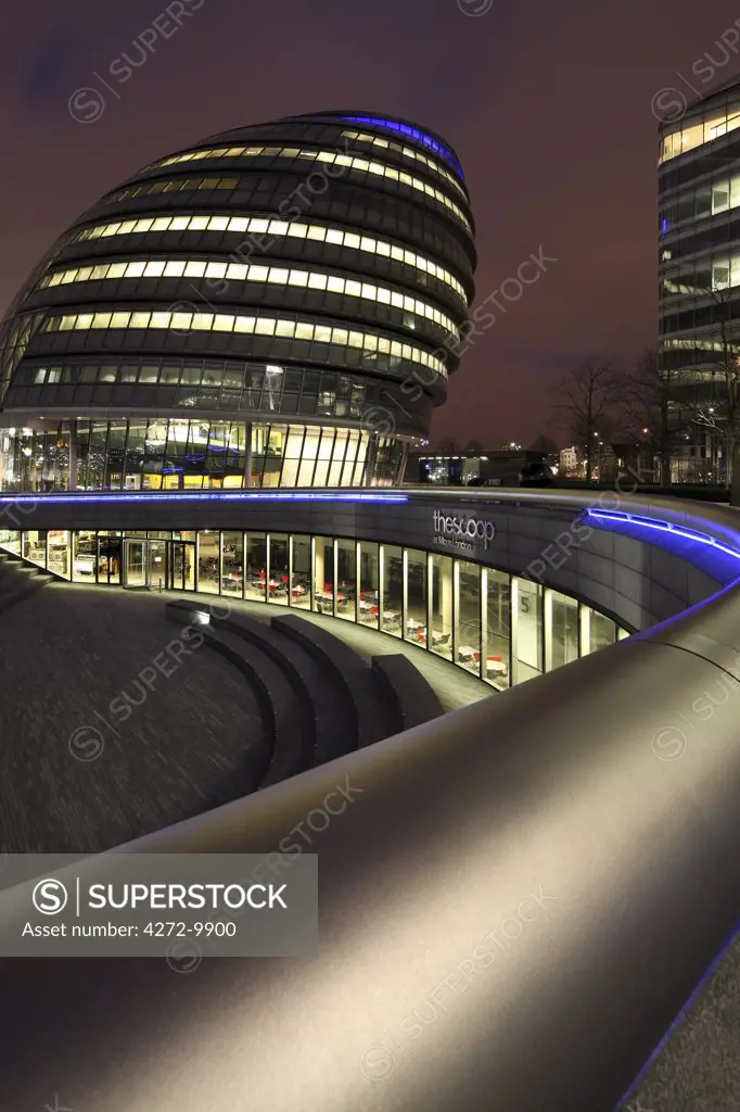 England, London City Hall at the River Thames.