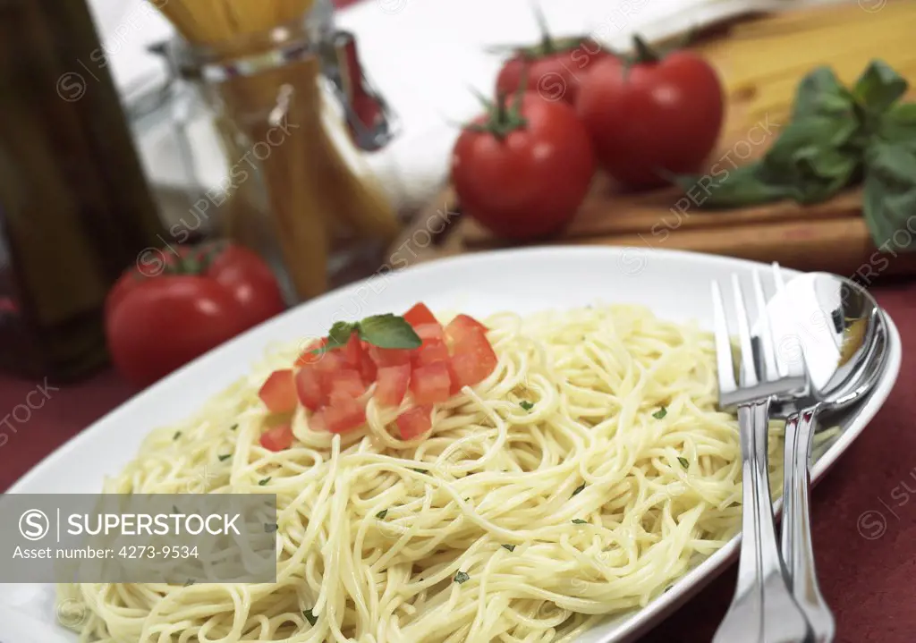 Spaghetti Pasta With Tomato And Basil