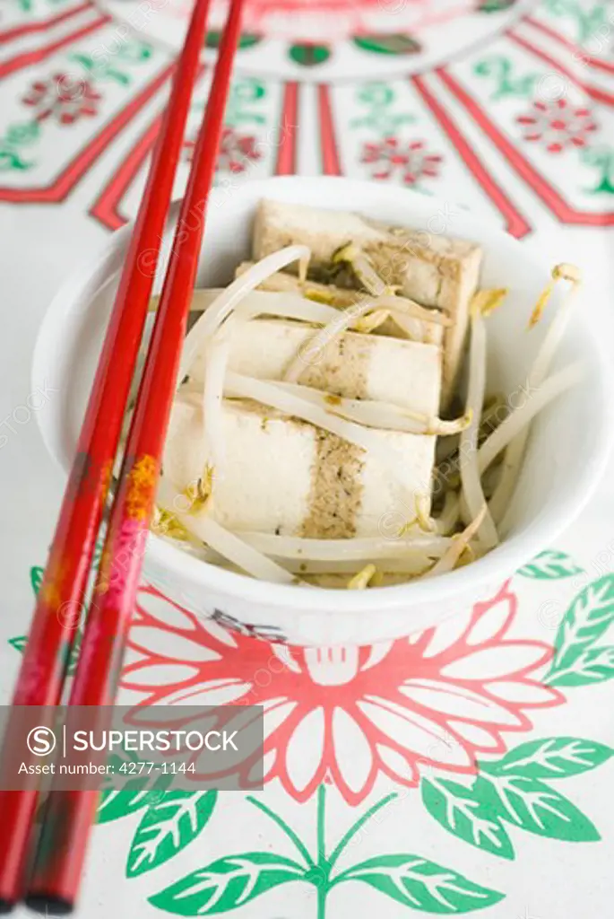 Tofu with bean sprouts