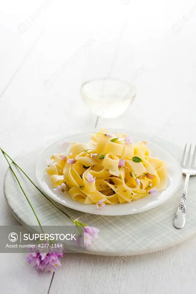 Tagliatelle with garlic and lemon