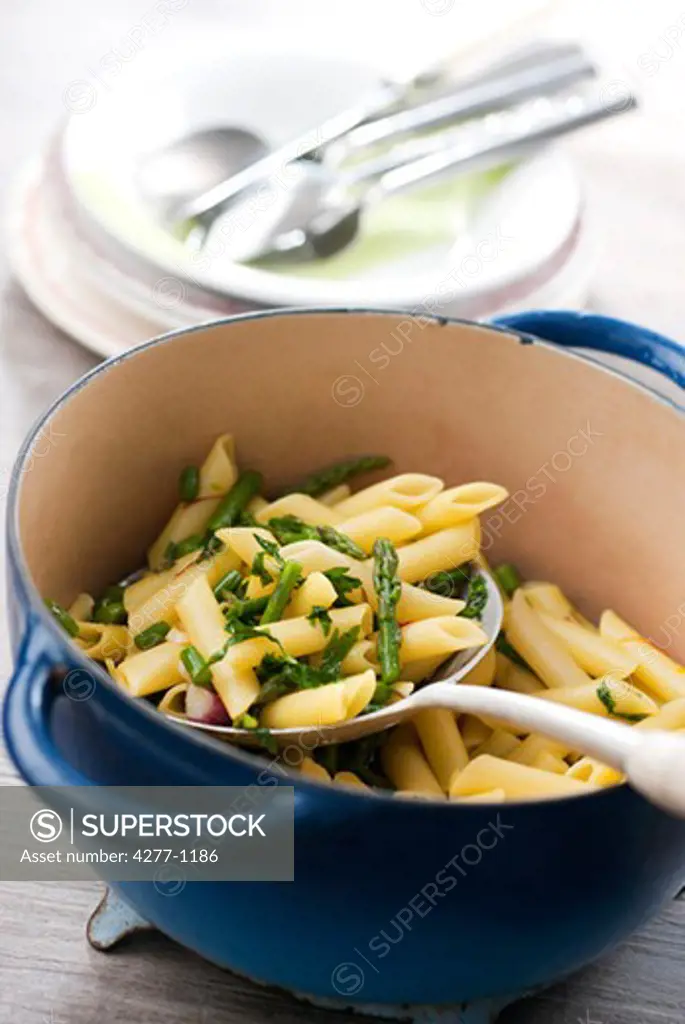 Penne with asparagus and saffron