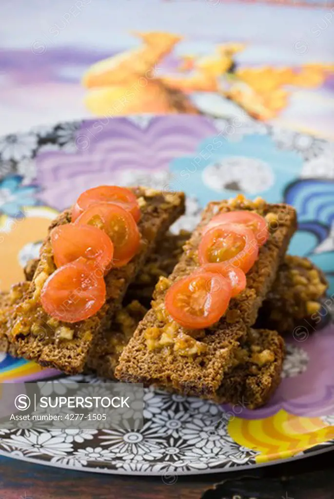 Gingerbread with spicy mustard