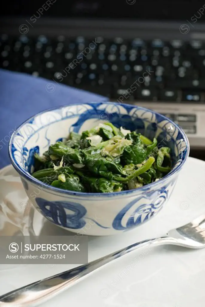 Sauteed spinach with onions and ginger