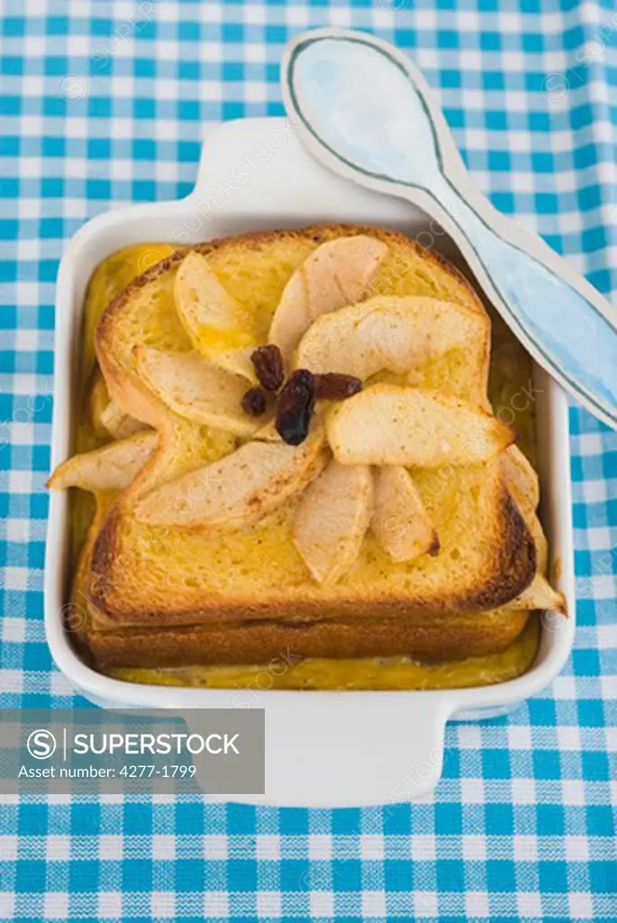Apple cinnamon bread pudding