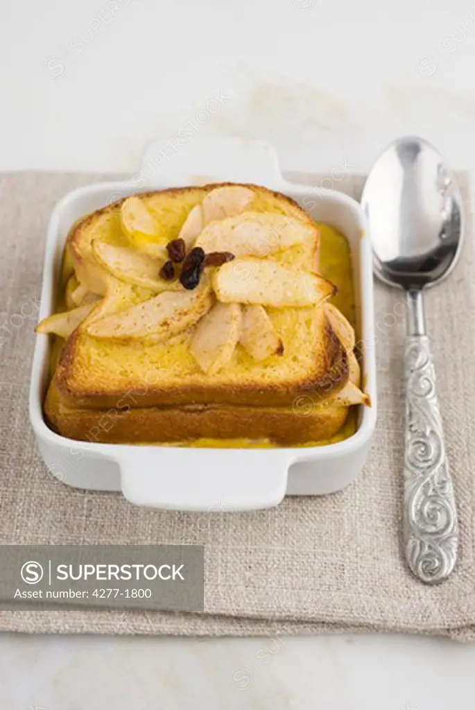 Apple cinnamon bread pudding