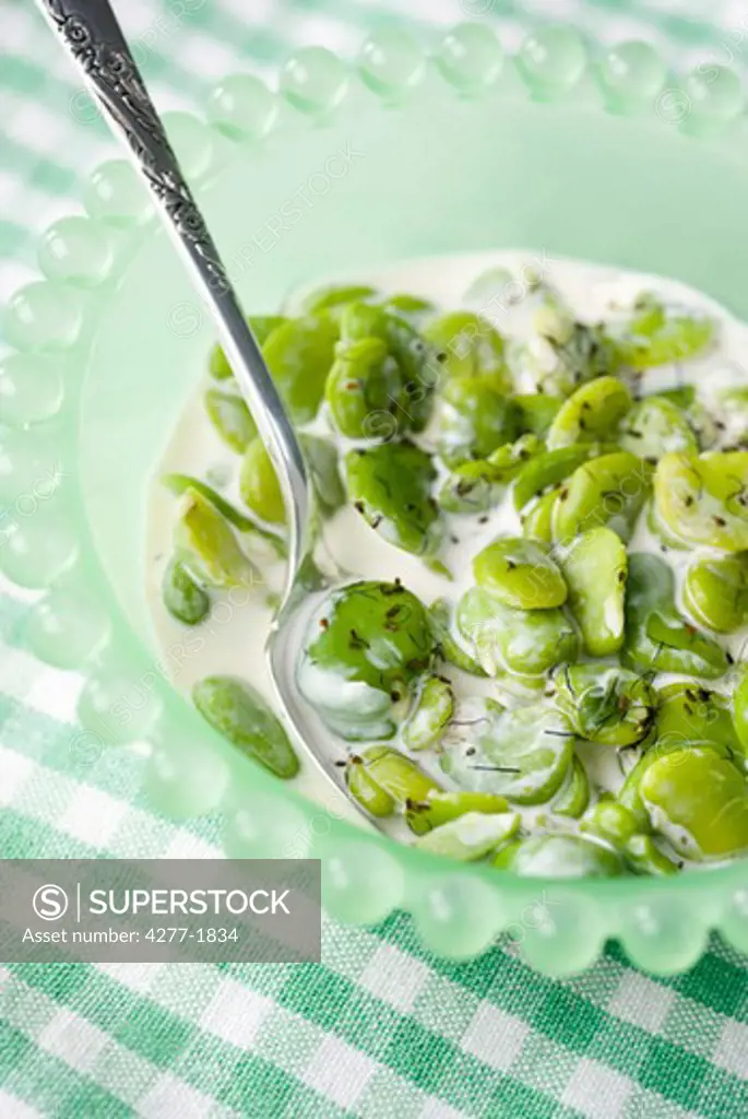 Broad beans with poppy seeds