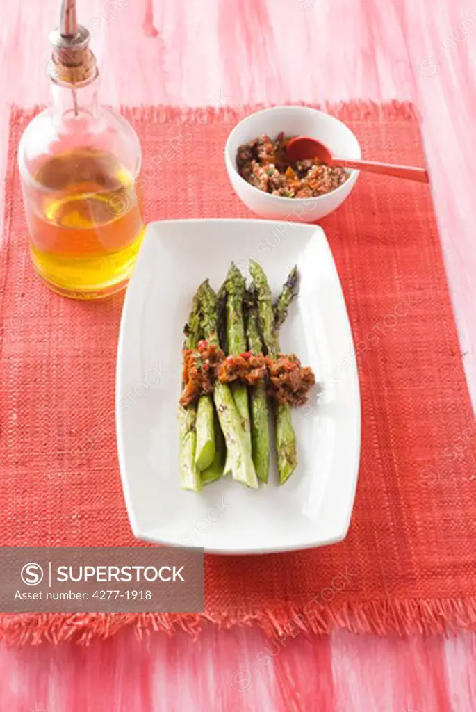 Asparagus with sun-dried tomatoes and peppers