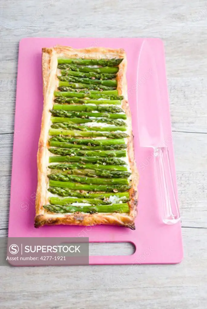 Asparagus and goat cheese tart