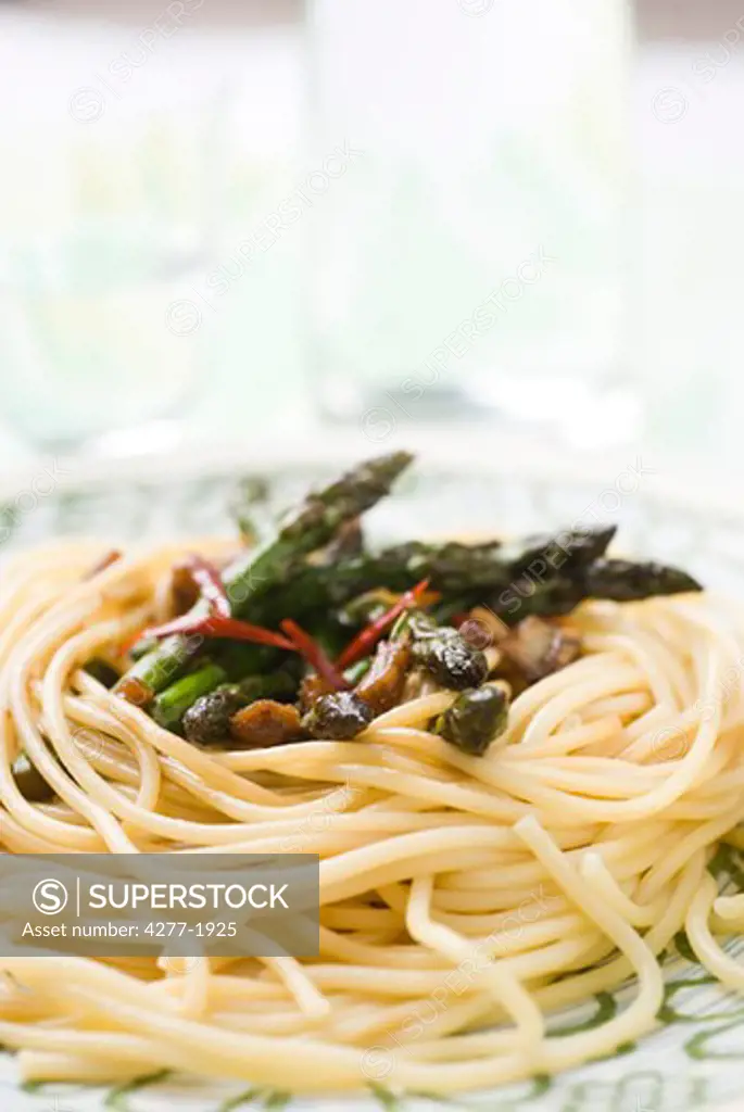 Spaghetti with asparagus, ginger and soy sauce