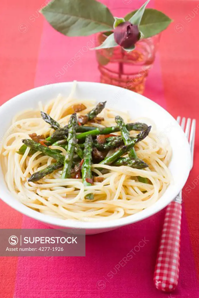 Spaghetti with asparagus, ginger and soy sauce