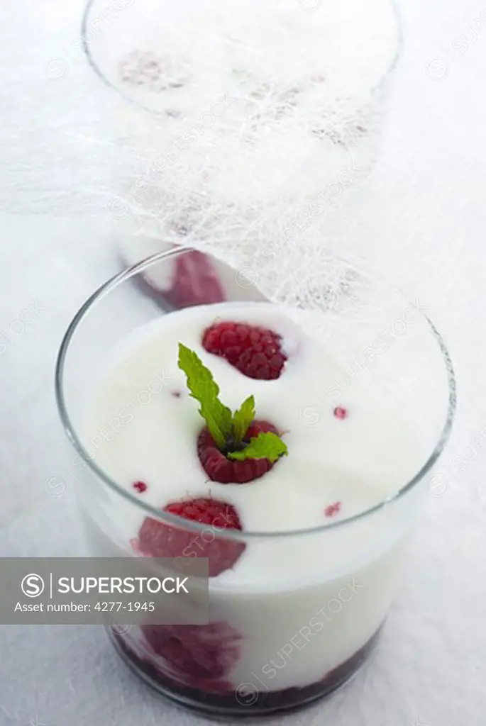 Velvety red fruit yogurt