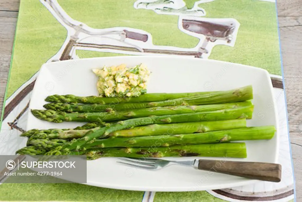 Grilled asparagus with sauce gribiche
