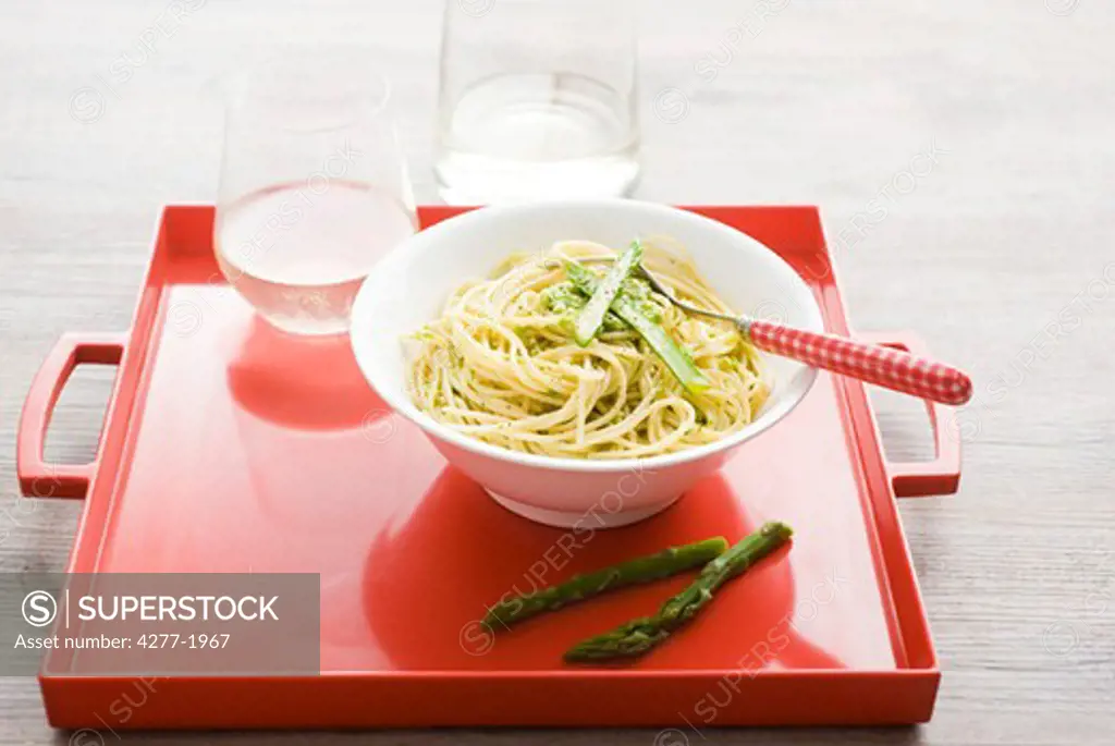 Spaghetti with asparagus pesto