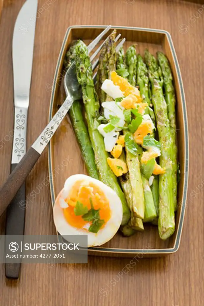 Green asparagus with soft-boiled eggs