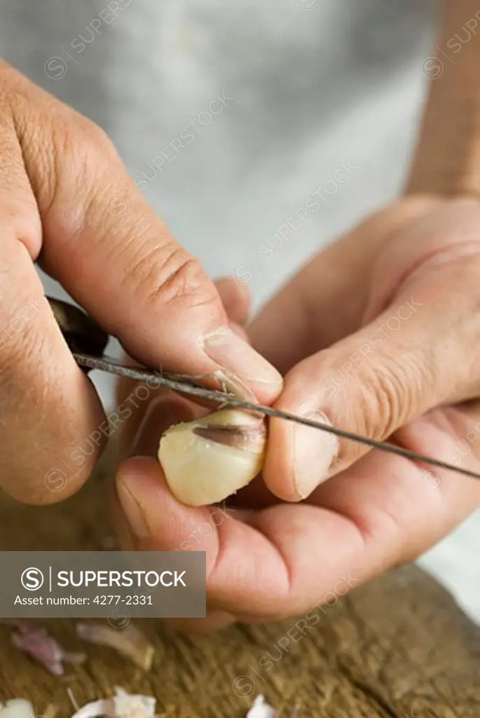 Peeling fresh garlic