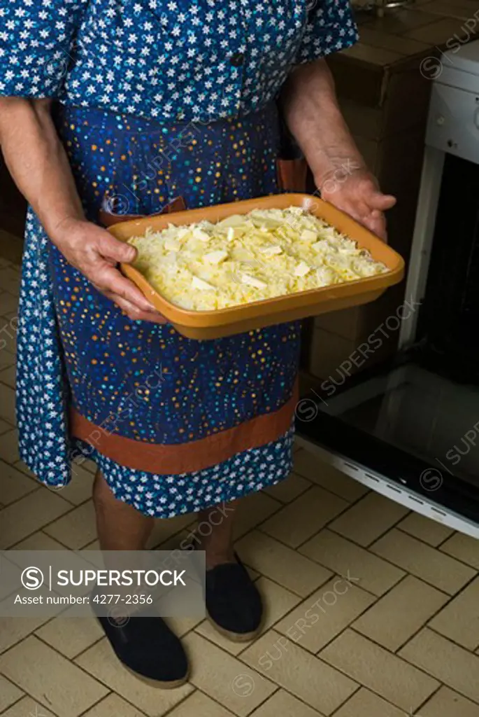 Preparing to bake Eva's potatoes au gratin in the oven