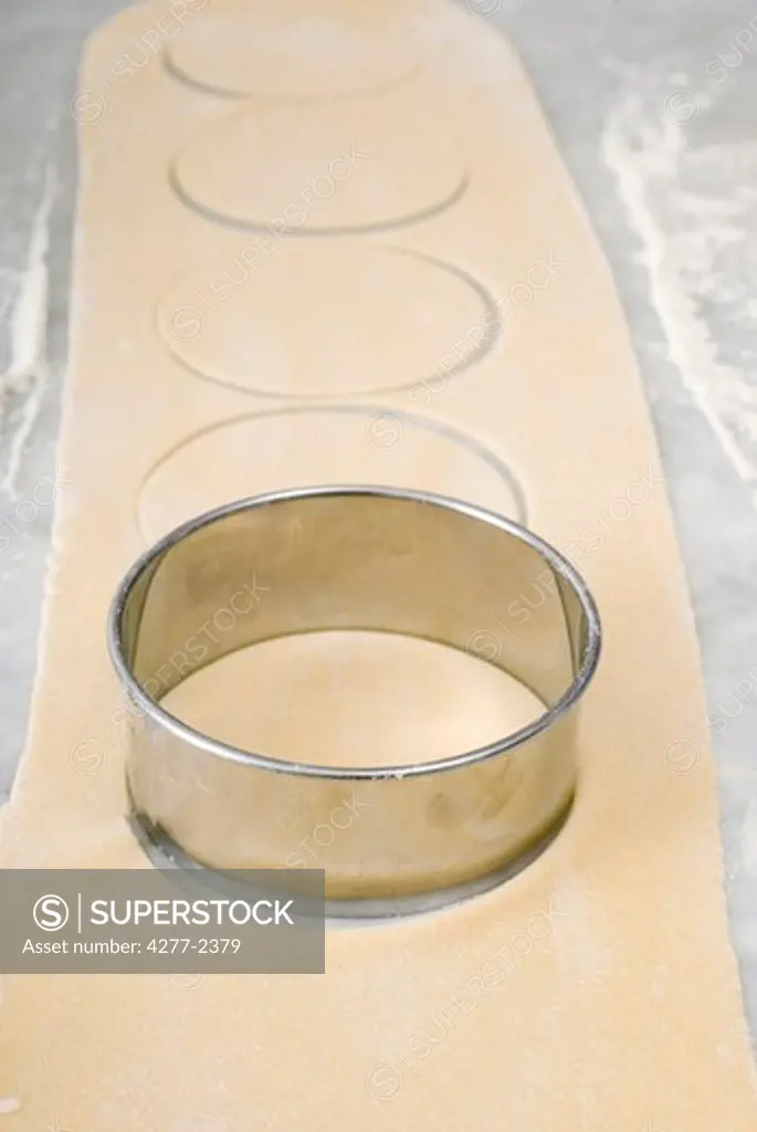 Cutting dough with round cookie cutter