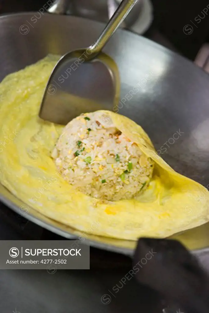 Cooking seafood stuffed omelette