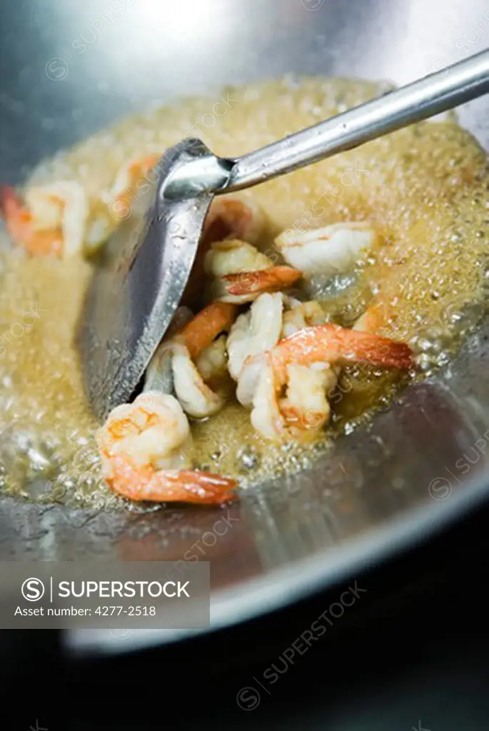 Sauteing shrimp in coconut oil