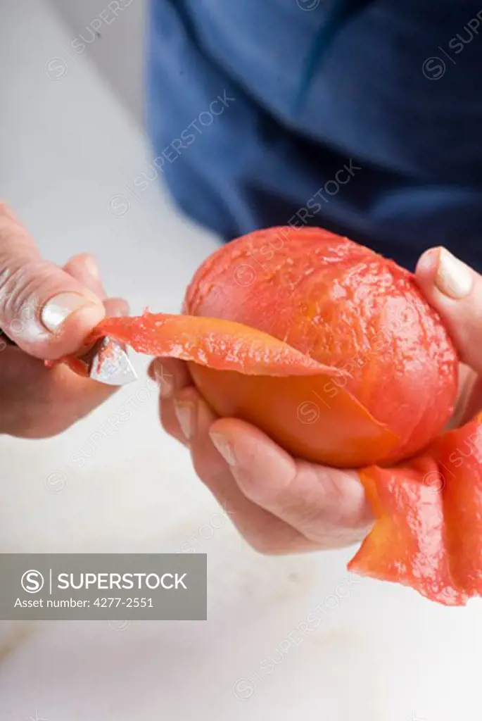 Peeling tomato