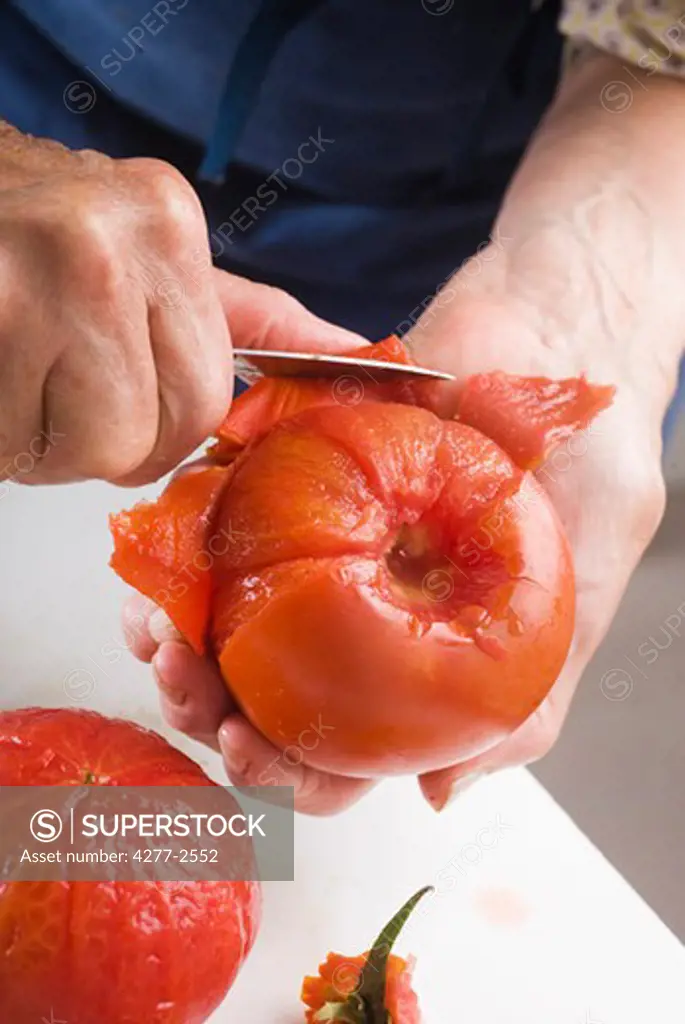 Peeling tomatoes