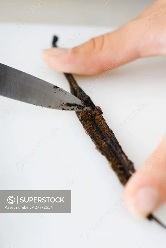 Scraping vanilla pod to remove seeds