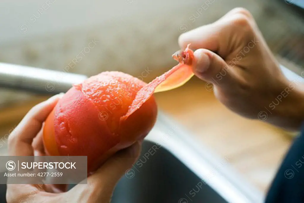 Peeling tomato