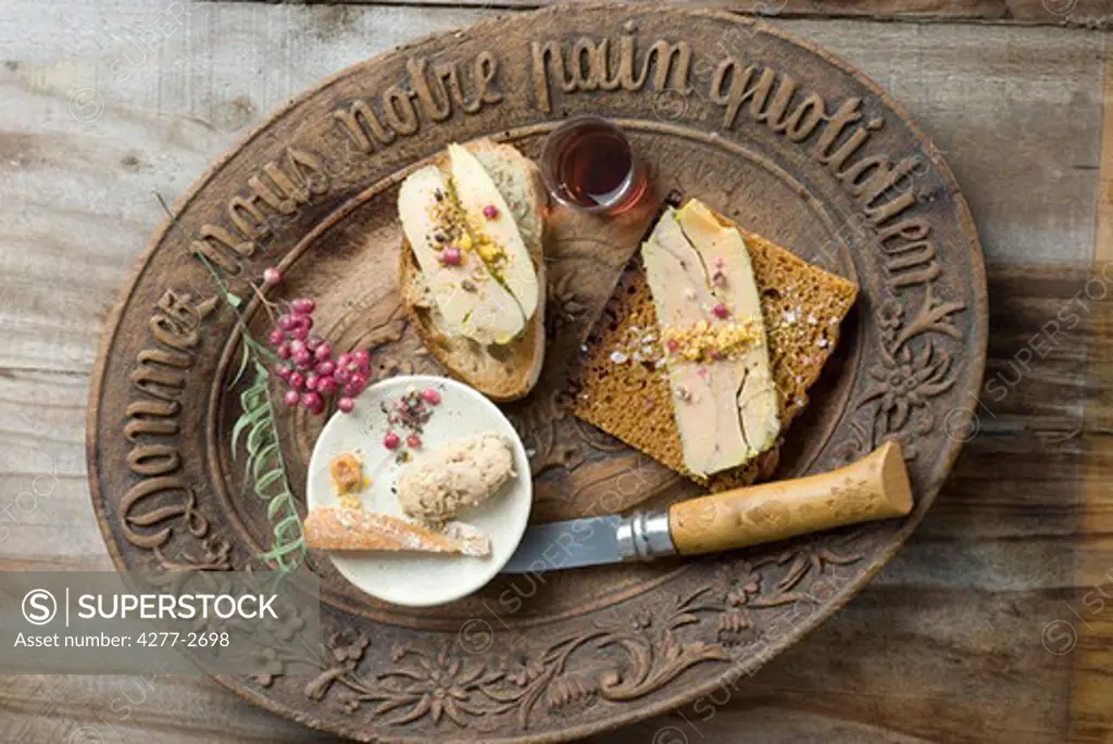 Foie gras with bread and fresh peppercorns on serving plate