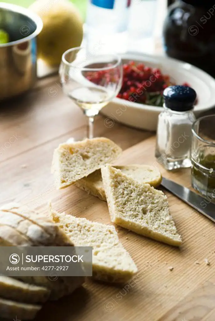 Sliced bread on cutting board